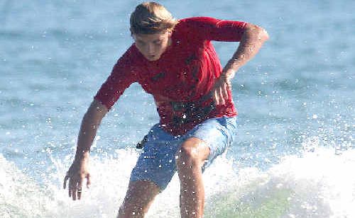 Noa Deane has advanced to the semi-finals at the Malfunction. Noa Deane has advanced to the semi-finals at the Malfunction.
